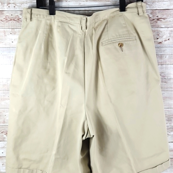 Eddie Bauer, Women's khaki shorts, great condition. No stains, cuffs, Sz 18. - Picture 7 of 8